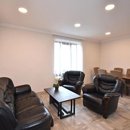 2 Bedroom Apartment, Quiet And Spacious Ereván Exterior foto