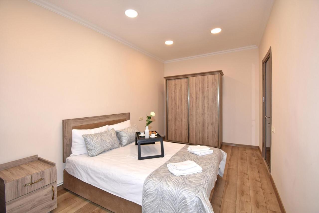 2 Bedroom Apartment, Quiet And Spacious Ereván Exterior foto