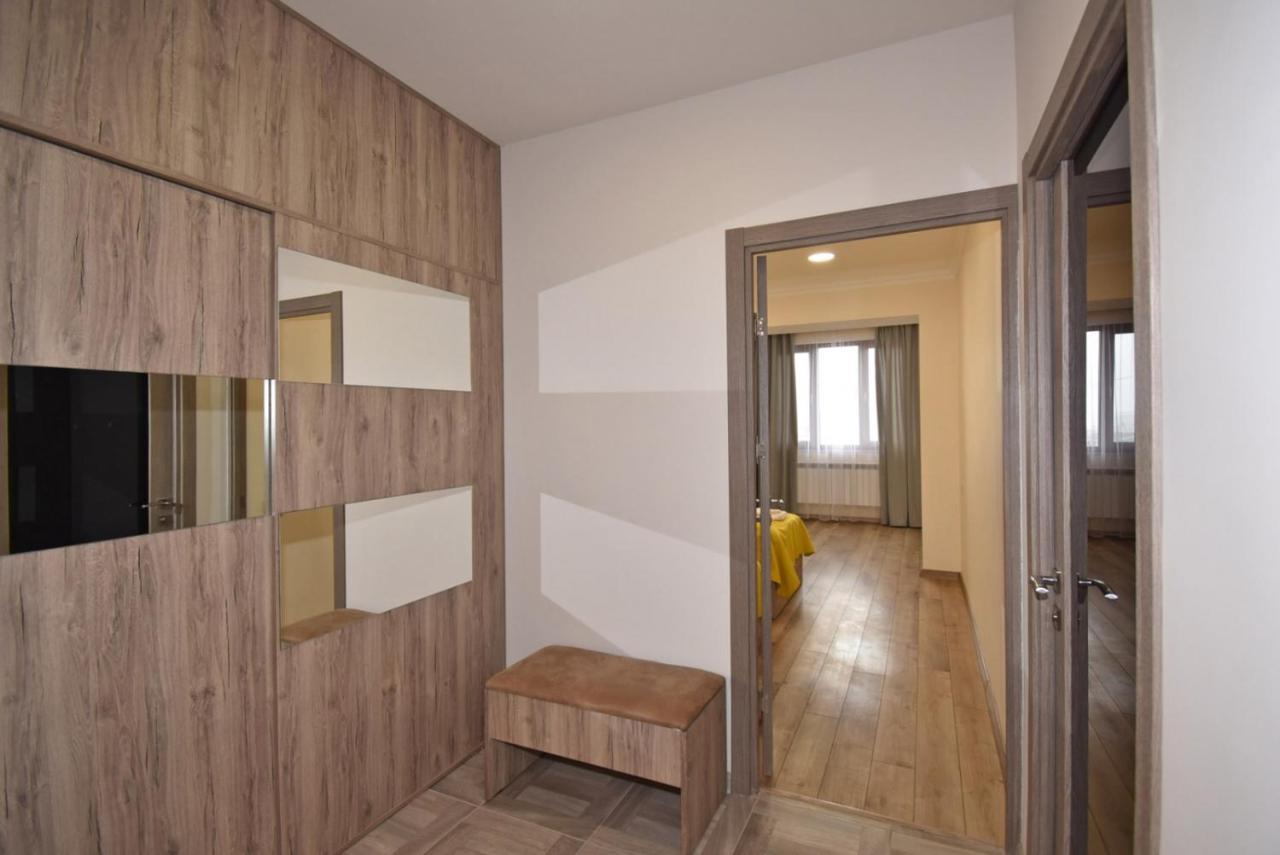 2 Bedroom Apartment, Quiet And Spacious Ereván Exterior foto