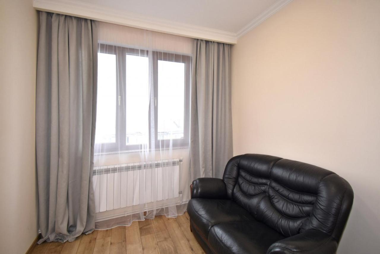 2 Bedroom Apartment, Quiet And Spacious Ereván Exterior foto