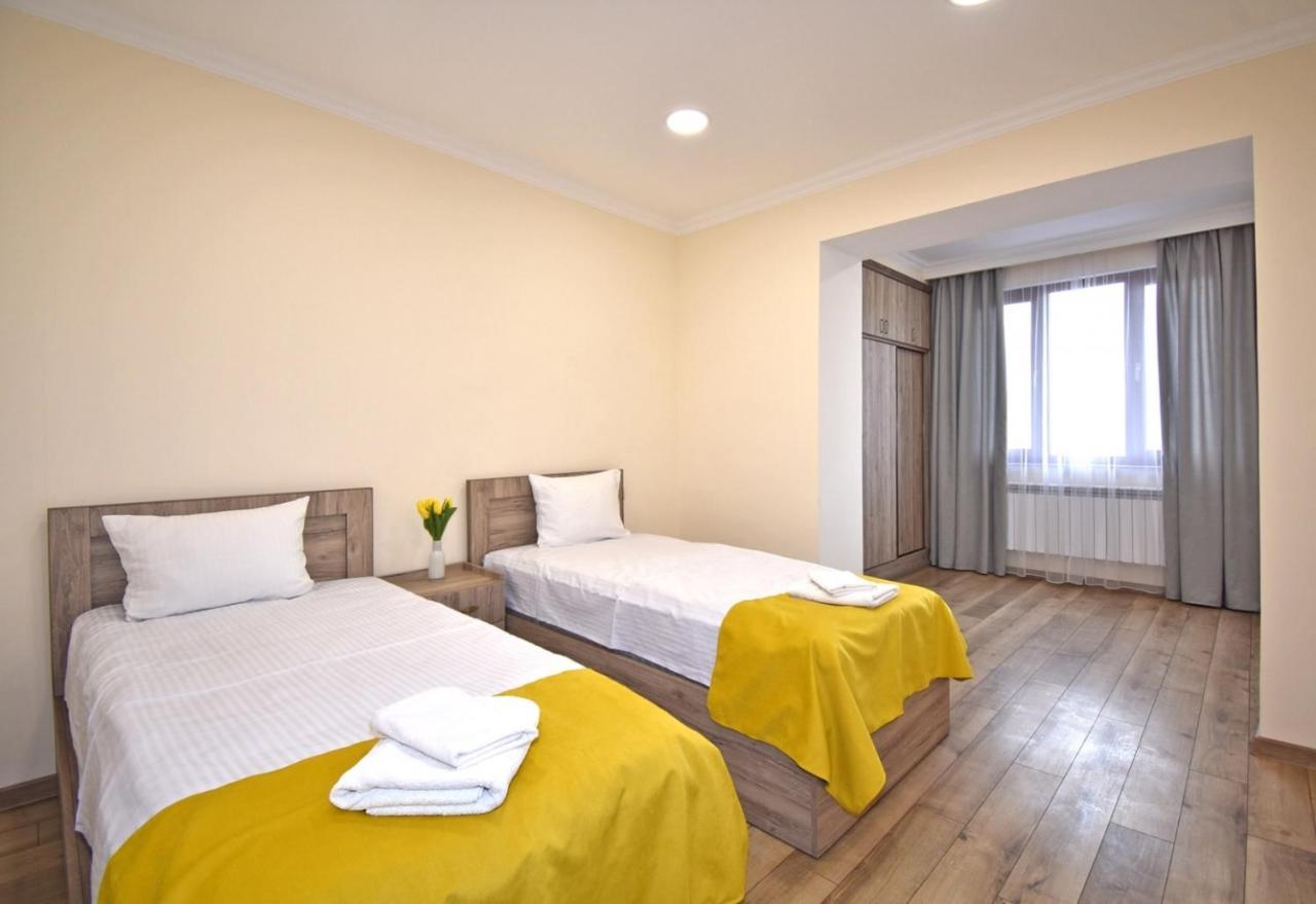 2 Bedroom Apartment, Quiet And Spacious Ereván Exterior foto