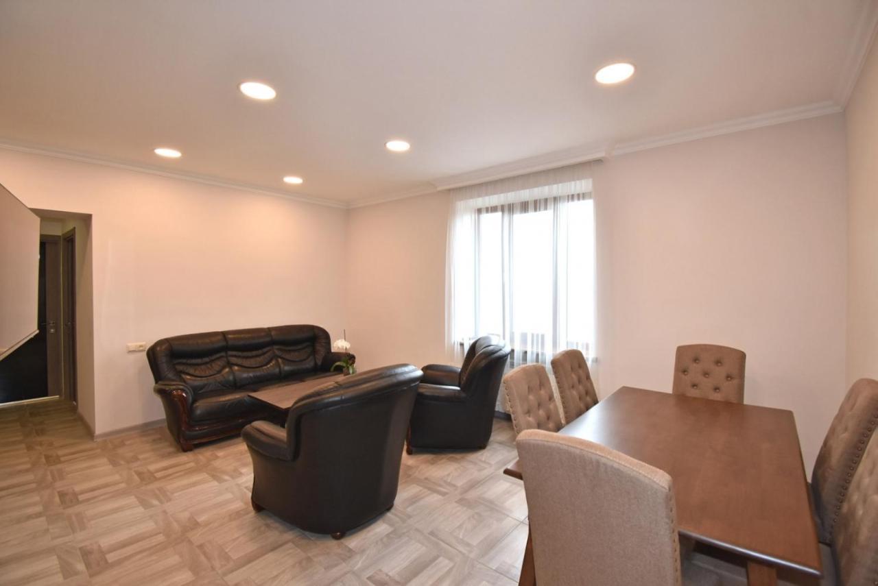 2 Bedroom Apartment, Quiet And Spacious Ereván Exterior foto