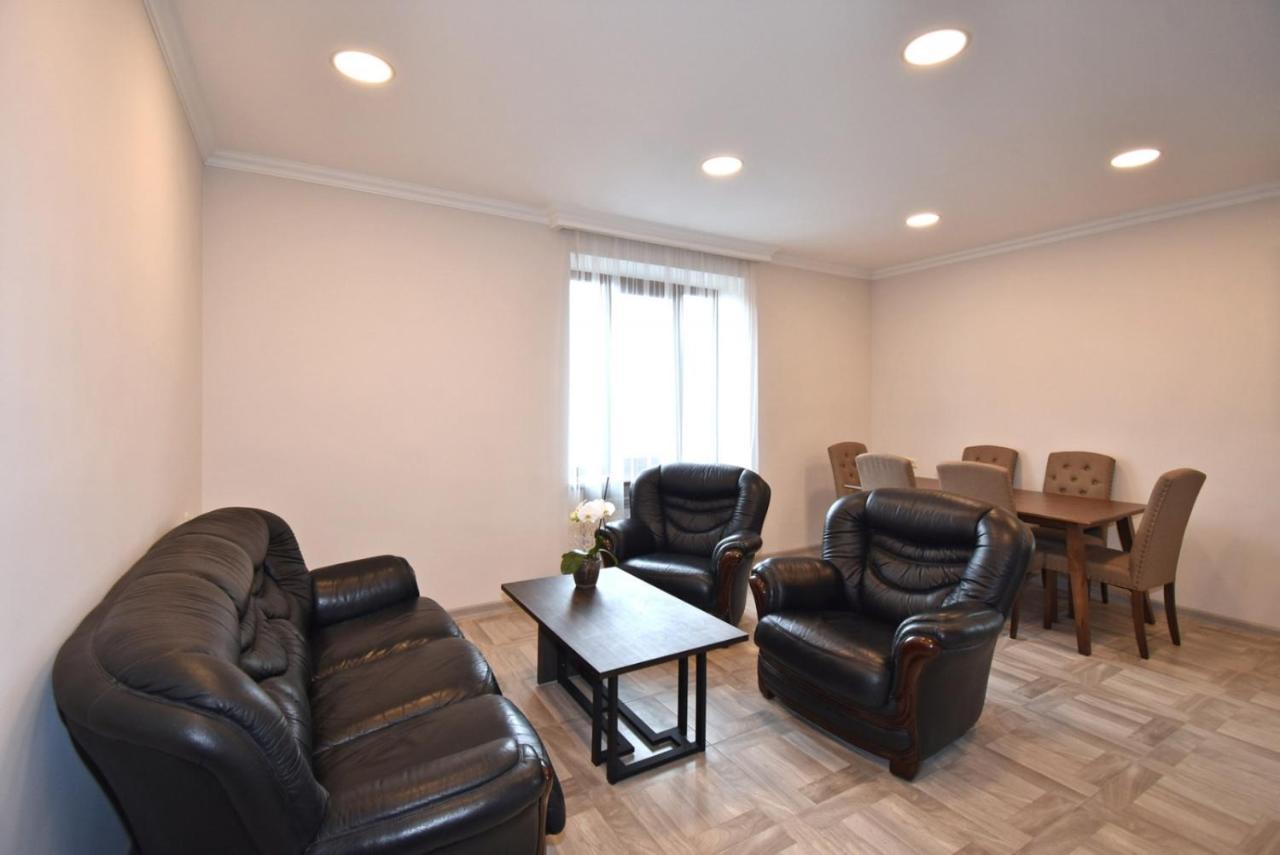 2 Bedroom Apartment, Quiet And Spacious Ereván Exterior foto