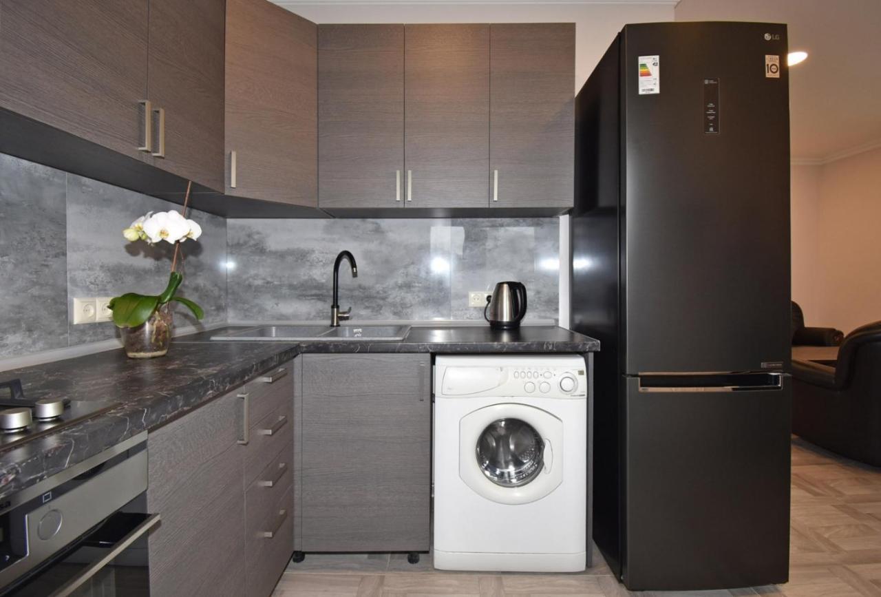 2 Bedroom Apartment, Quiet And Spacious Ereván Exterior foto