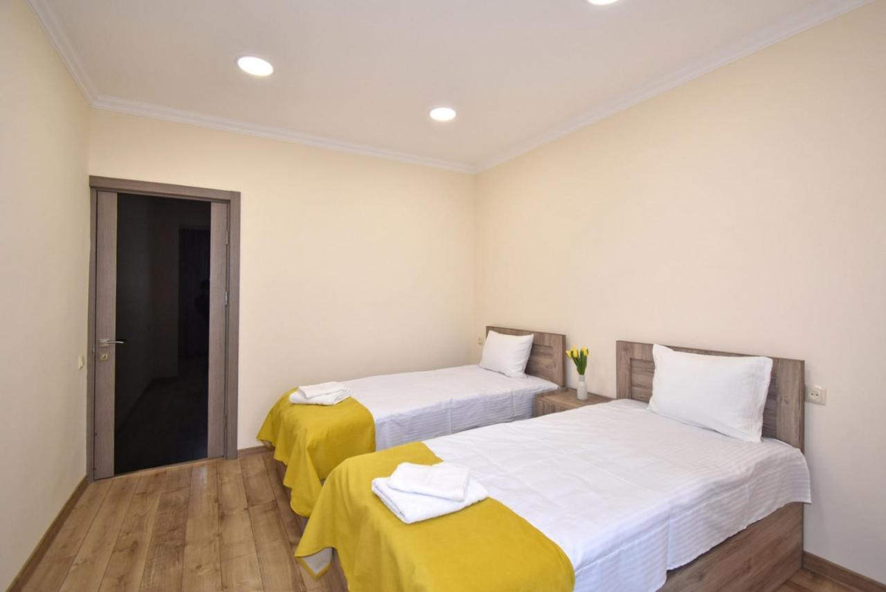 2 Bedroom Apartment, Quiet And Spacious Ereván Exterior foto
