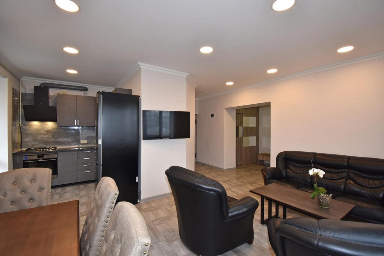 2 Bedroom Apartment, Quiet And Spacious Ereván Exterior foto